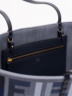 トートバッグ Fendi Roll Large Denim Tote Bag With Ff Embroidery fendi `roll` large denim tote bag with `ff` embroidery